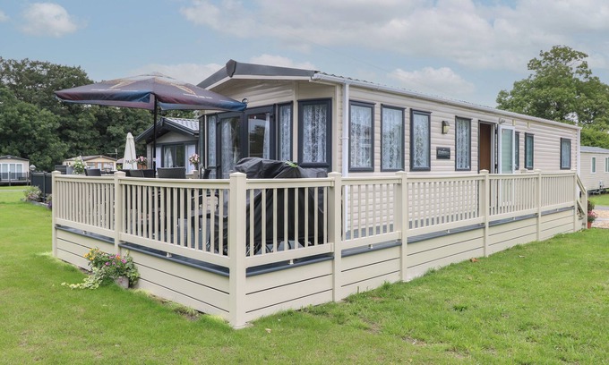 Hopton Cottage | Family-Friendly Stanley's Lodge with Pool in Belton, Norfolk