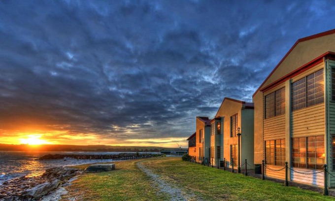 Stanley Apartment | Waterfront Bliss at Stanley Village: 4-Star Family Retreat