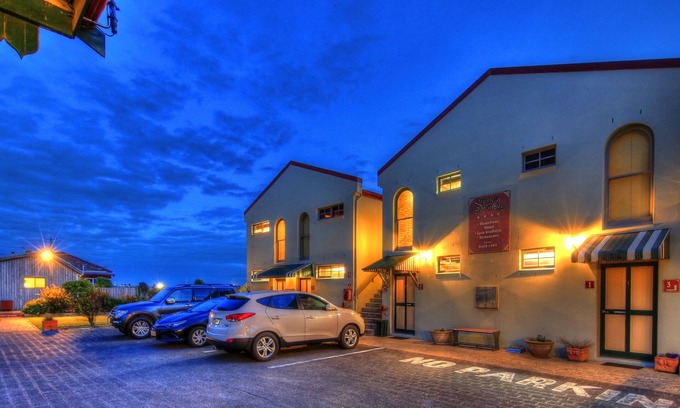 Stanley Hotel | Tranquil Waterfront Stay at Stanley Village Accommodation