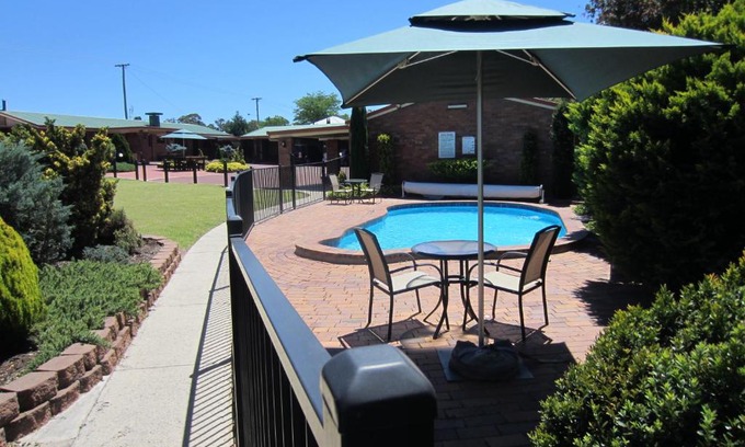 Stanthorpe Hotel | Discover Stannum Lodge Motor Inn: 4-Star Comfort Awaits