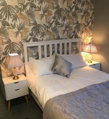 Bishop's Stortford House | Pet-Friendly Stansted Airport Guest Rooms for Families