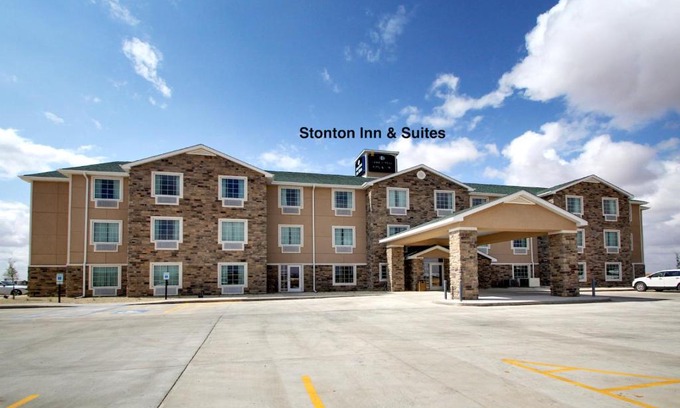 Stanton Hotel | Pet-Friendly Stanton Inn and Suites with Pool & Breakfast