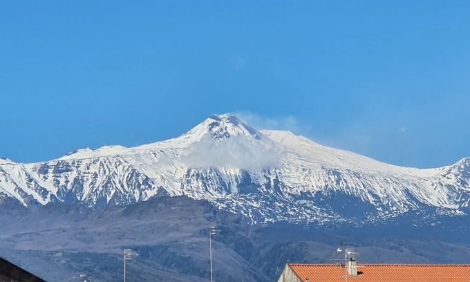 Scillichenti House | Comfortable Stanza ad ore Acireale for Family Getaways