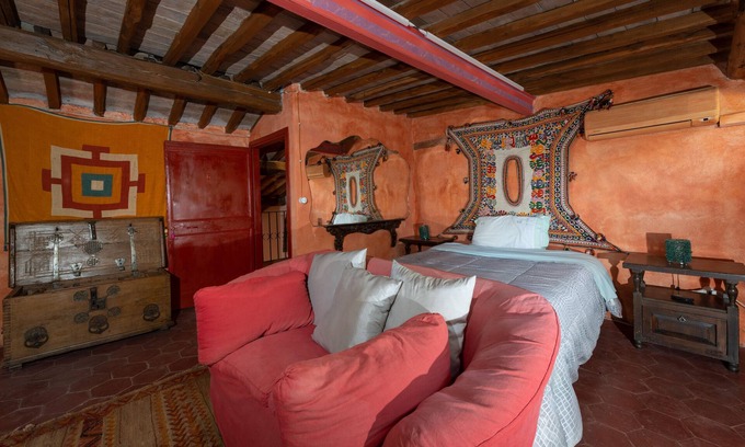 Ronciglione House | Discover Stanza Samarcanda: Poolside Retreat with Spa