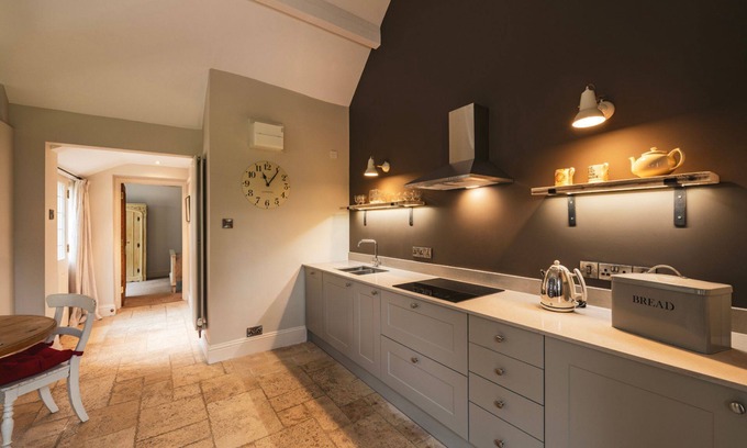 Christchurch Apartment | Cozy Getaway at Stapledon - Pet-Friendly Cottages Await