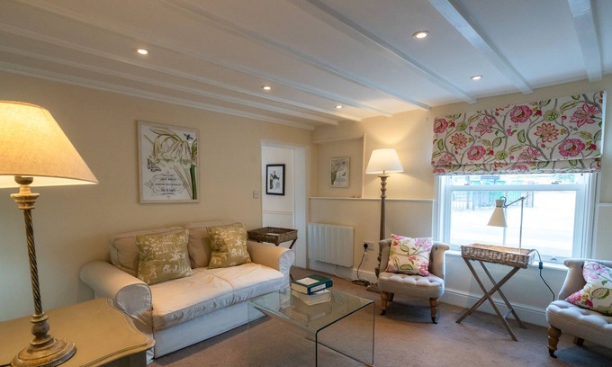 Carlton House | Top-Rated Stapleton/Parkgate Cottages with Family Amenities
