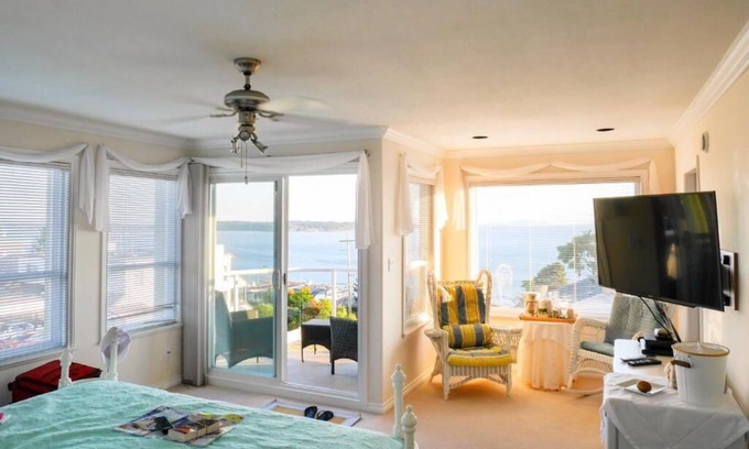 White Rock House | Star of the sea Guest house, Sea Forever King size bed with ocean view balcony!
