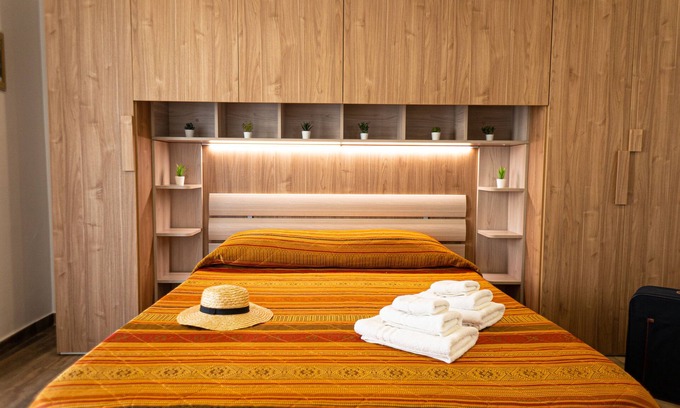 Municipio 5 Apartment | Cozy Star of the Sea Guest House with Breakfast Included