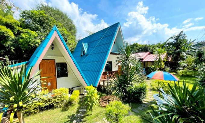 Tha Sao House | Discover Star View Garden: Family-Friendly & Dining Delight