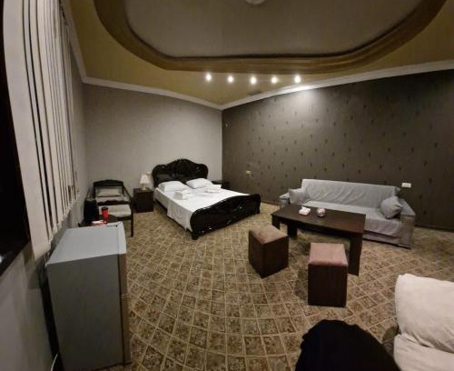 Parakar House | Highly Rated Star Zvartnoc Near Evn Airport with Dining