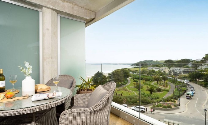 Maenporth Apartment | Modern One Bedroom Apartment with Pet-Friendly Amenities