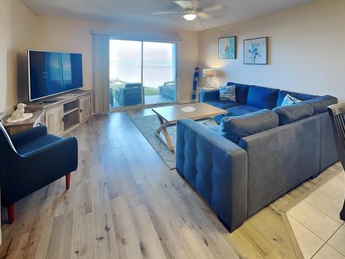 Ormond-by-the-Sea Apartment | Relax at Starboard Light: 2 Bedrooms with Pool Access