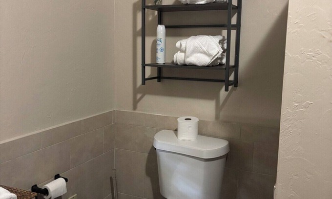 Norman Apartment | Pet-Friendly Stardust Cottage at Whispering Pines Inn