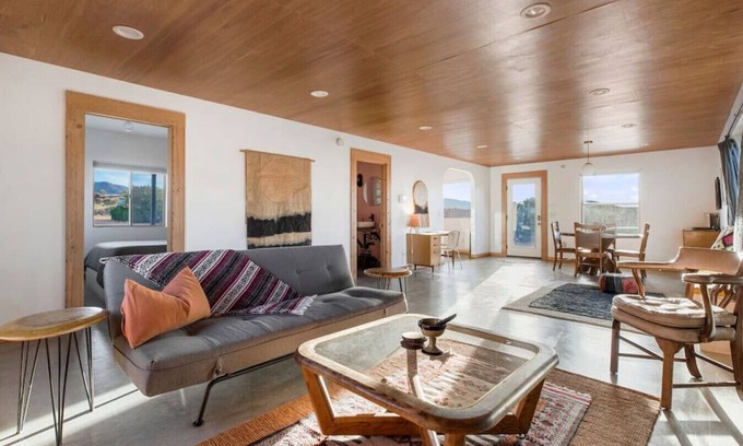 Yucca Valley Cabin | Cozy Stardust Homestead: Family-Friendly Getaway in Joshua Tree