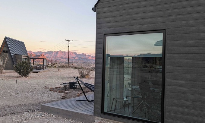 Study Butte-Terlingua Apartment | Stardust Cottage: Loft Retreat with Scenic Views & Breakfast