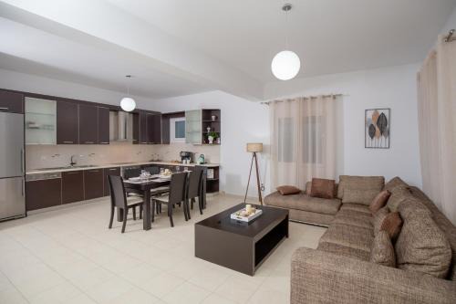 Goudhouros House | Starfish House: Family-Friendly Retreat Near the Beach