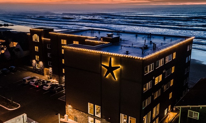 Lincoln City Hotel | Oceanfront Serenity at Starfish Manor Hotel - Top Rating!