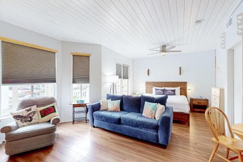 Corpus Christi Hotel | Relax at Starfish - Family-Friendly with Pool & Hot Tub
