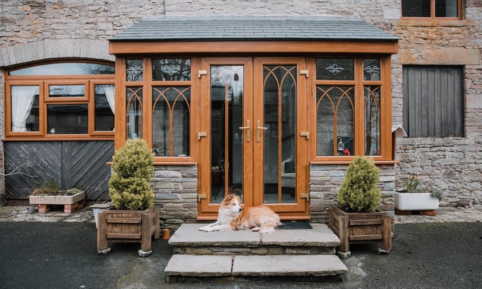 Westbrook Court Apartment | Stargazer's Loft: Romantic Retreat with Kitchen & Breakfast