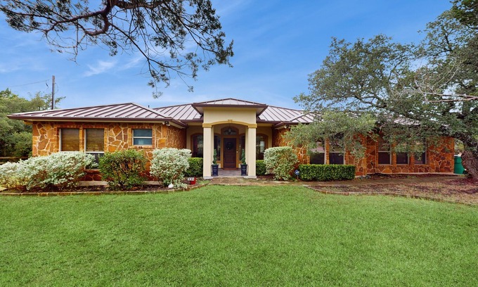Dripping Springs House | Explore Stargazers' Retreat: Pet-Friendly Haven with Spa