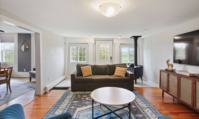 Etna House | Ideal Stargazing Retreat with Pool, Hot Tub & Fire Pit