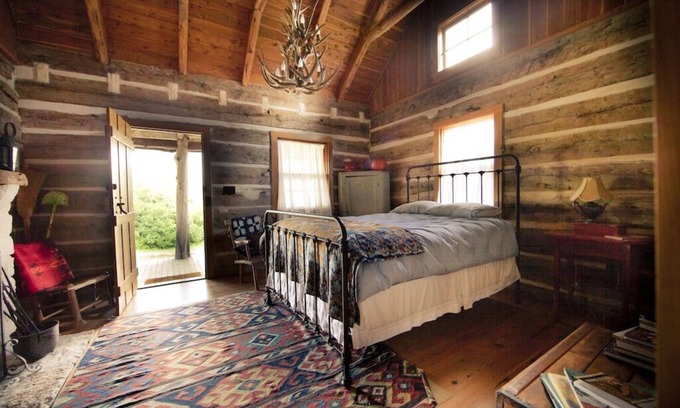 New Ulm Cabin | Exceptional StarHill Farms Cabin with Kitchen Amenities