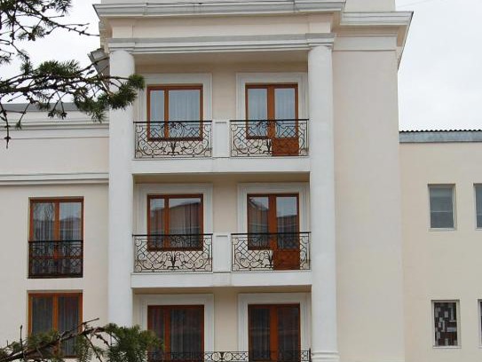 Volgograd Hotel | Discover Stariy Stalingrad: 4-Star Hotel with Top Ratings