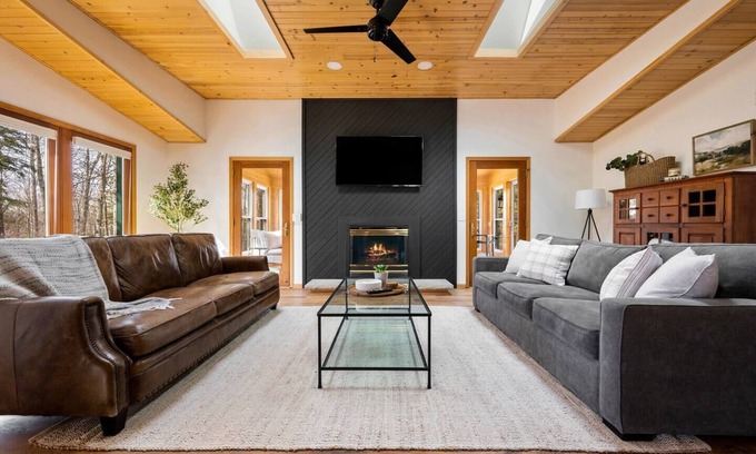 Sister Bay Cabin | Starkhaus: Perfect Cabin Near Downtown SB with Pool