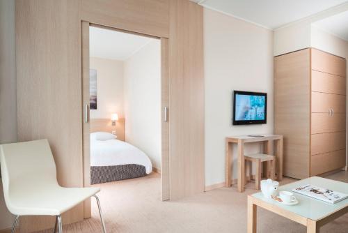 Les Acacias Apartment | Inviting Starling Hôtel Résidence Genève with Family Amenities