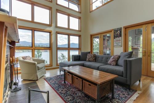 Hayden Lake House | Discover Starling Lake House: Family and Pet-Friendly Retreat