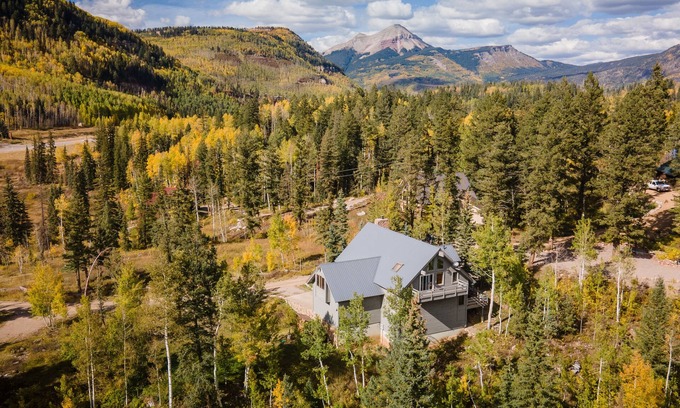 Columbine Lake House | Inviting Cabin with Mountain Views & Pet-Friendly Amenities