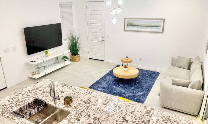 Terracita House | Cozy Stay at Starry Cardinal Stadium Guest House