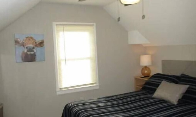 Owatonna House | Family-Friendly Stays at "Stars and Stripes" in Glendale