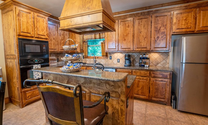 Pottsboro House | Experience Stars on the Water: Game Room & Ocean Views