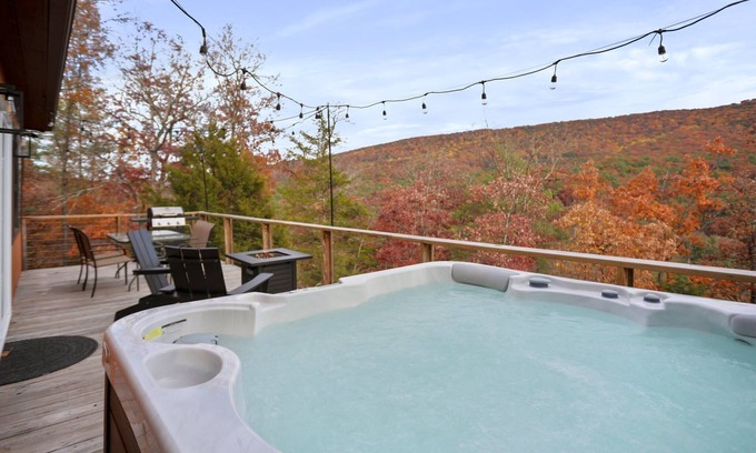 Broadway Cabin | Starstone Chalet - Hot Tub! Mountain Views!