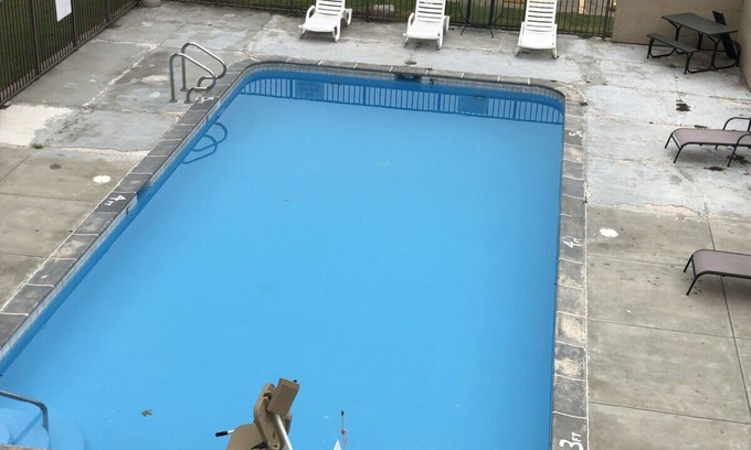 West Memphis Hotel | Start Your Day Right: Cozy Room with Free Breakfast Near Mud Island River Park
