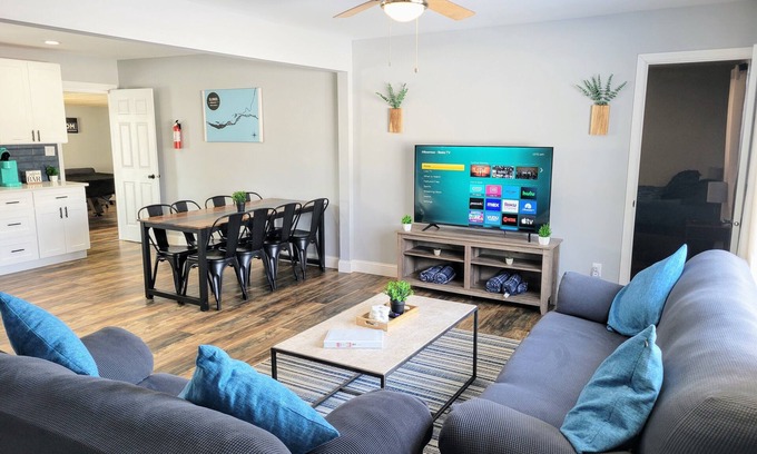 Ottawa House | Dog-Friendly Starved Rock Retreat with Game Room & King Bed