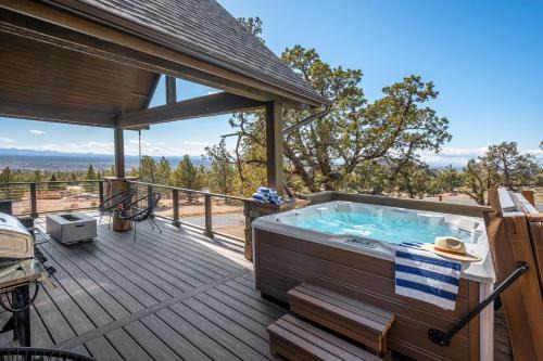 Powell Butte House | Exceptional Starview at Brasada Ranch Resort with Hot Tub