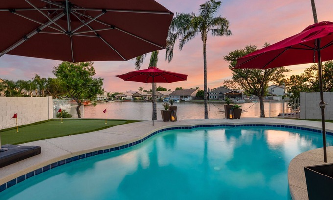 Garden Lakes House | Prime Location Near State Farm Stadium & Westgate District