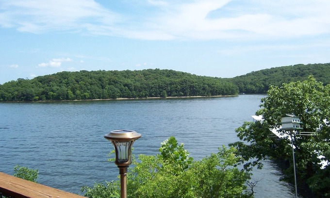 Kaiser Condo | Perfect Lakeside Condo Near State Park with Pool & Ocean View