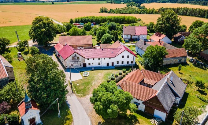 Chotenov Apartment | Family-Friendly Retreat at Statek Biobýt with Kitchen Access