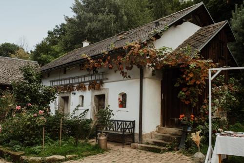 Turnov Apartment | Top-Rated Statek Veberovi: Family & Pet Friendly Retreat