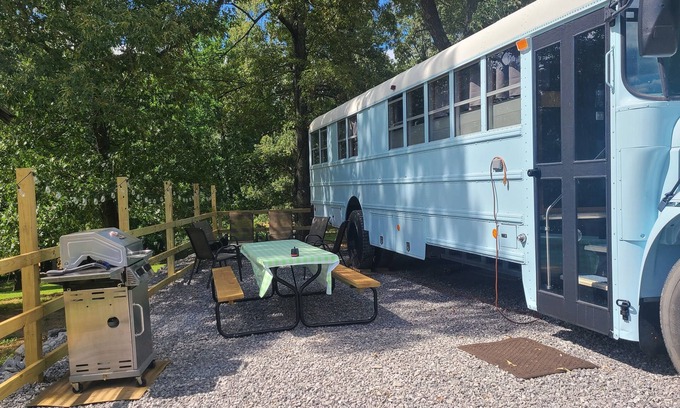 Eddyville House | Unique Renovated School Bus Stay with Breakfast & Child Care