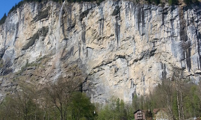 Lauterbrunnen Apartment | Peaceful Retreat Near Staubbachfall with Spa & Hot Tub