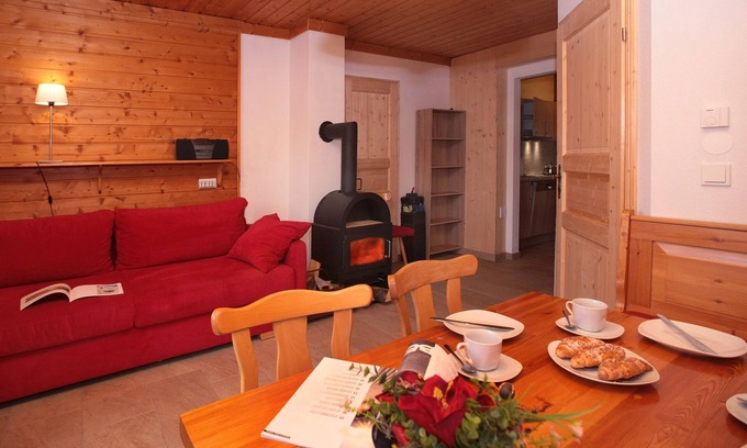 Hochkrimml Apartment | Staudi's Ski Hut: Top Vacation Apartment on the Slopes