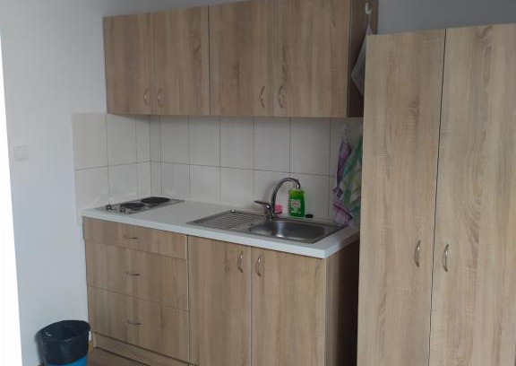 Nizna Sebastova Apartment | Discover Stavbár: Budget-Friendly Stay with Breakfast Options