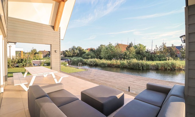 Stavoren Villa | Stavoren 8P Villa: Waterfront Retreat with Private Bath