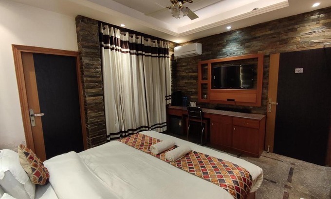 Sector 70 Hotel | Oceanfront Bliss at Stay @ 203 with Family-Friendly Amenities