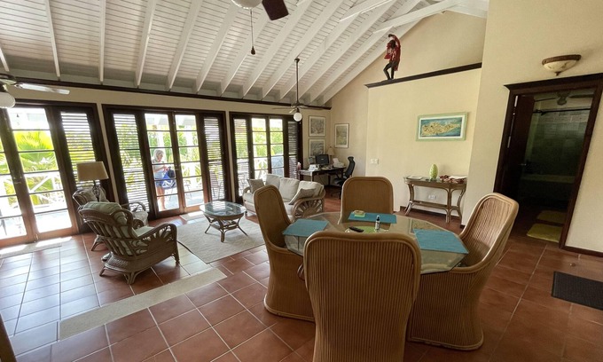 Estate River House | Stay 7 nights - get 1 night free!! GORGEOUS VILLA, GATED COMMUNITY!