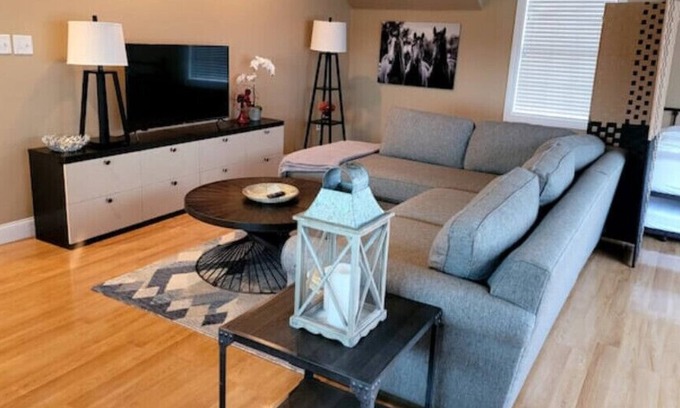 Winter Garden Apartment | Inviting Stay A While with Ocean View and Spa Amenities